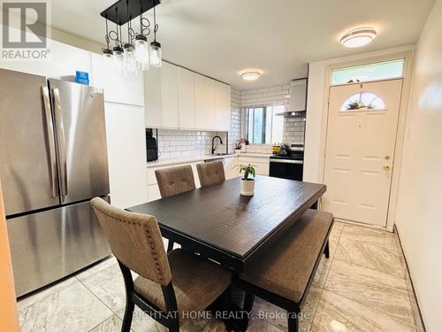 315-95 Leeward Glenway, Toronto (Flemingdon Park), ON, M3C2Z6 | Card Image