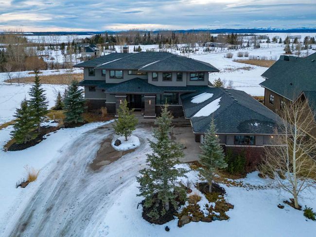 131 Leighton Lane, Home with 5 bedrooms, 4 bathrooms and 6 parking in Rural Rocky View County AB | Image 6