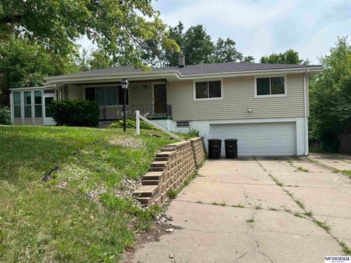 5609 Camden Ave, Omaha, NE, 68104-1720 | Card Image