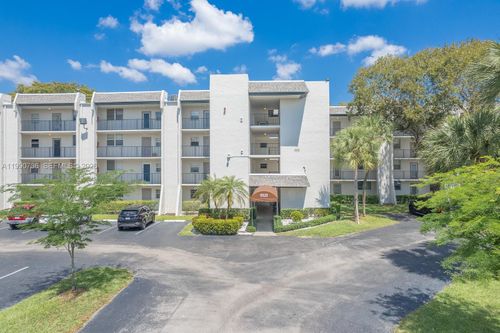 apt-105-9325 Lagoon Pl, Davie, FL, 33324-6732 | Card Image