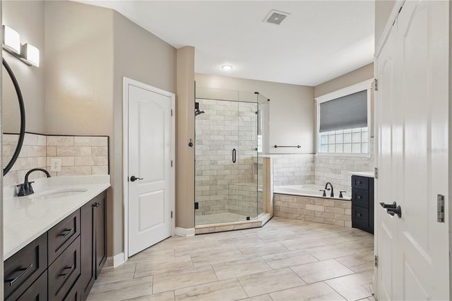 Primary Bathroom | Image 14
