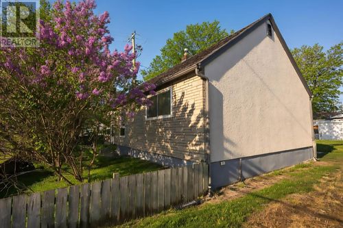 158 Front St, Thunder Bay, ON, P7A4K7 | Card Image