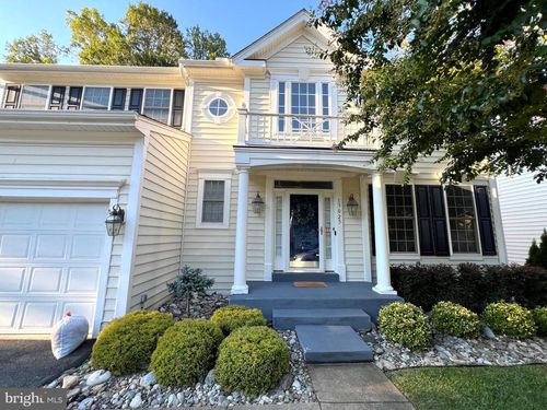 13025 Pilgrims Inn Dr, Woodbridge, VA, 22193-4986 | Card Image