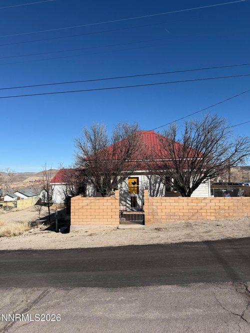 442 S Idaho St, Tonopah, NV, 89049-1850 | Card Image