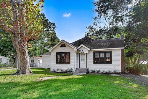 321 S Arcola St, Angleton, TX, 77515-4925 | Card Image