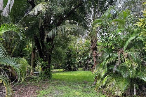 10010 Kentucky St, BONITA SPRINGS, FL, 34135-4652 | Card Image
