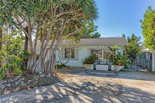 42 4th St, BONITA SPRINGS, FL, 34134-7305 | Card Image