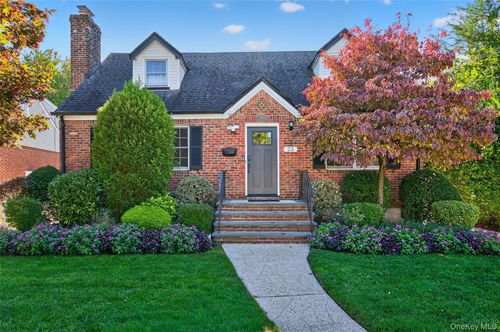 22 Dallas Avenue, North Hempstead, NY, 11040 | Card Image