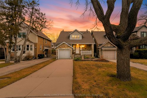 1107 Royal York Rd, Etobicoke, ON, M8X2G8 | Card Image