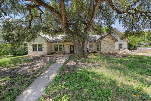 110 S Peach St, Little River Academy, TX, 76554-2526 | Card Image