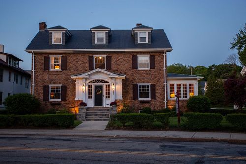 284 Main St, Wakefield, MA, 01880-5023 | Card Image