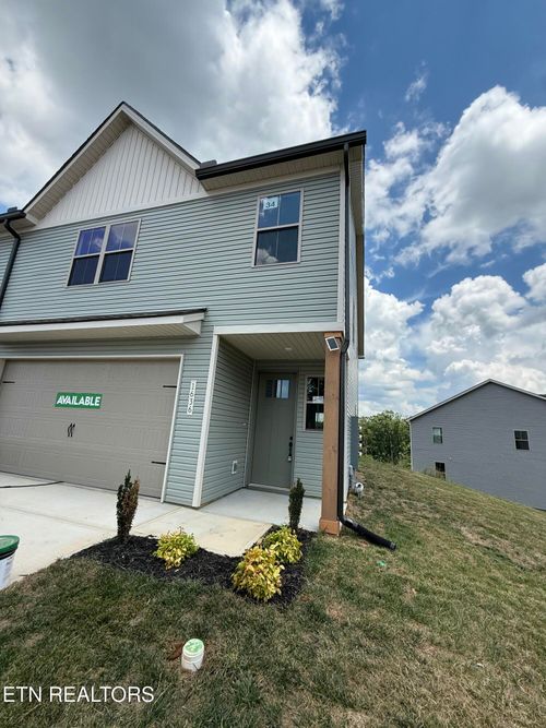 1636 Bennett Village Dr, Maryville, TN, 37804-2202 | Card Image