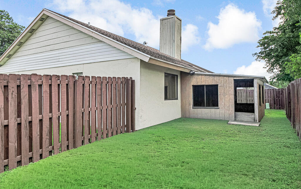 Residential Lease in Lake Worth 5