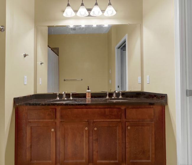 UNIT-211 - 1 King Philip Dr, Condo with 2 bedrooms, 2 bathrooms and null parking in West Hartford CT | Image 18
