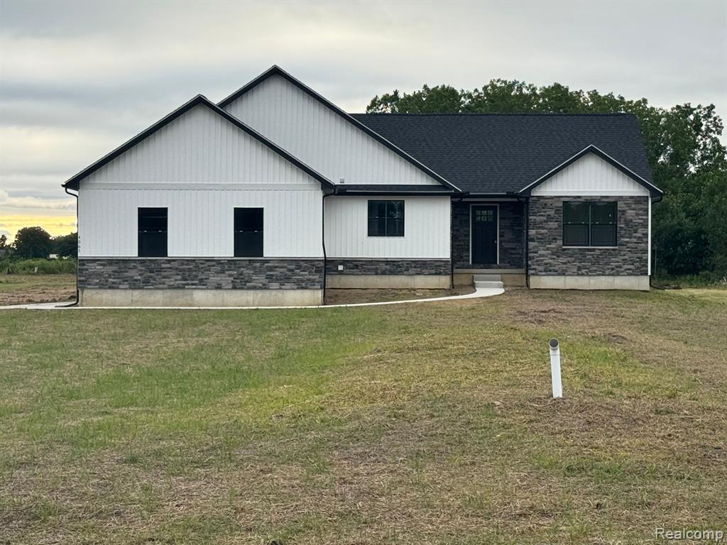 Shoemaker Rd, Almont, MI 48003