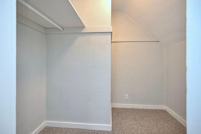 19 Walk-in Closet.jpg | Image 17