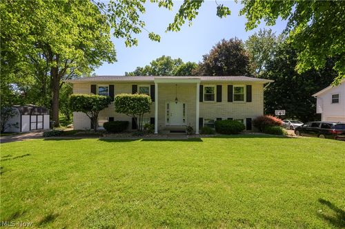 1300 Hyacinth Dr Ne, North Canton, OH, 44720-6253 | Card Image