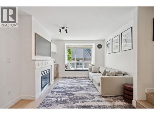 6689 Prenter St, Burnaby, BC, V5E1B1 | Card Image