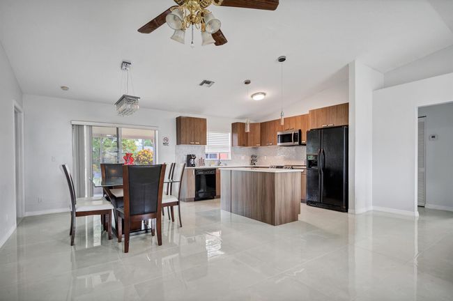 113 Madrid St, House other with 4 bedrooms, 3 bathrooms and null parking in Royal Palm Beach FL | Image 6