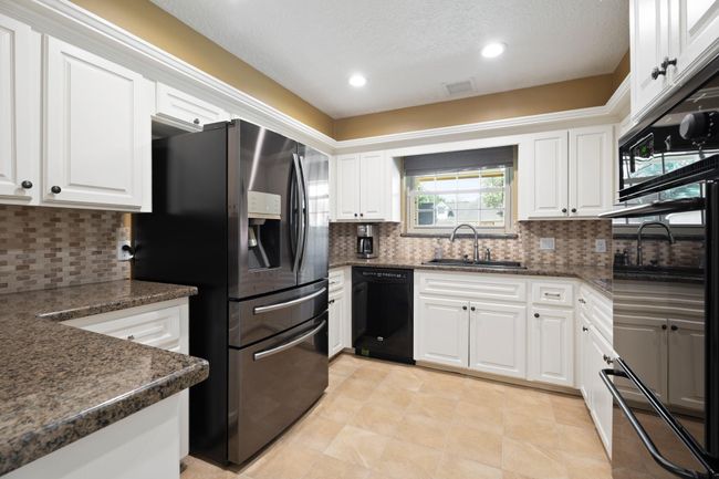 2101 Rocky Creek Ln, House other with 3 bedrooms, 3 bathrooms and 2 parking in Pearland TX | Image 10