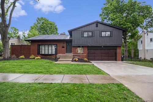 16114 Alpine Dr, Livonia, MI, 48154-2542 | Card Image