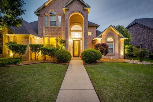 912 Thomas Crossing Dr, Burleson, TX, 76028-3208 | Card Image