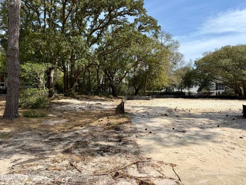 122 Sw 3rd St, Oak Island, NC, 28465-6907 | Card Image