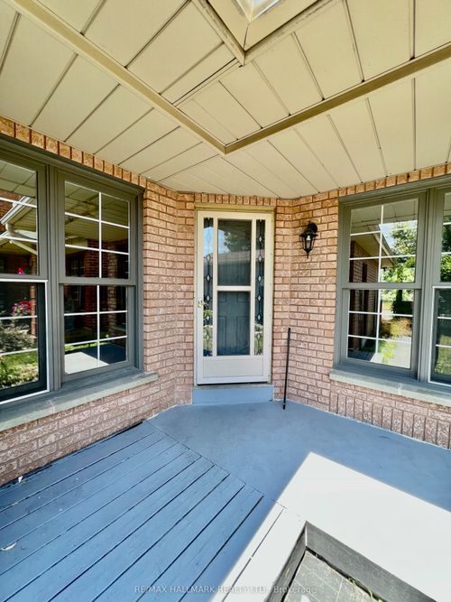 393 Pickering Cres, Newmarket, ON, L3Y8G8 | Card Image