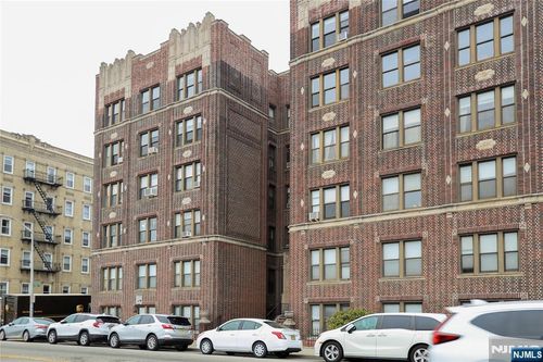 883 Boulevard, Weehawken, NJ, 07086-7077 | Card Image