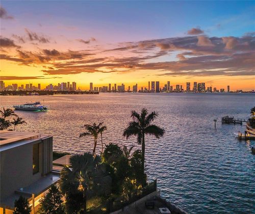 1649 W 22nd St, Miami Beach, FL, 33140-4512 | Card Image