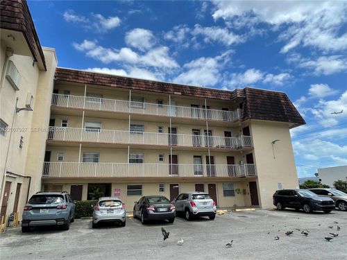 w401-680 Miller Dr, Miami Springs, FL, 33166-6186 | Card Image