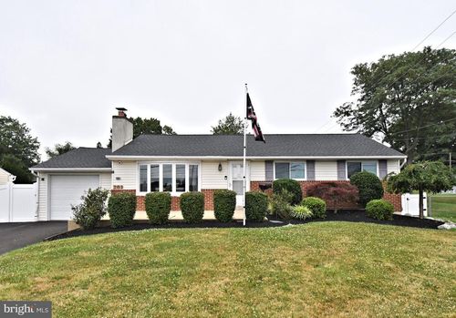 261 Valley Rd, WARMINSTER, PA, 18974-3758 | Card Image