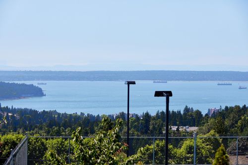 1028 Eyremount Dr, West Vancouver, BC, V7S2B3 | Card Image