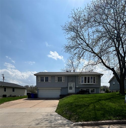 3917 Nancy Jane Lane Ne, Cedar Rapids, IA, 52402 | Card Image