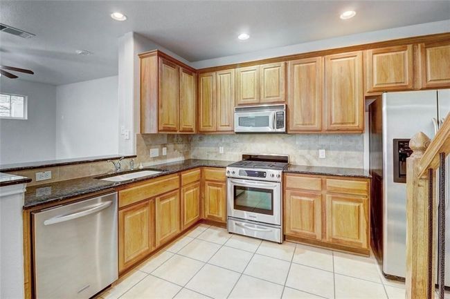 KITCHEN WITH SS APPLIANCES & GRANITE COUNTERTOPS & GAS STOVE | Image 9