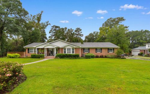 803 Woodland Dr, Kingstree, SC, 29556-2633 | Card Image