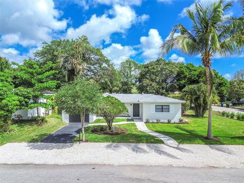 981 Ne 152nd St, Miami, FL, 33162-5811 | Card Image