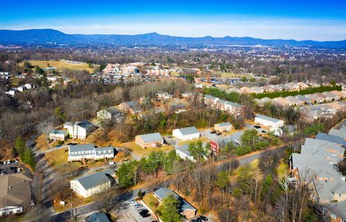 803 King James St Sw, Roanoke, VA, 24014-1325 | Card Image