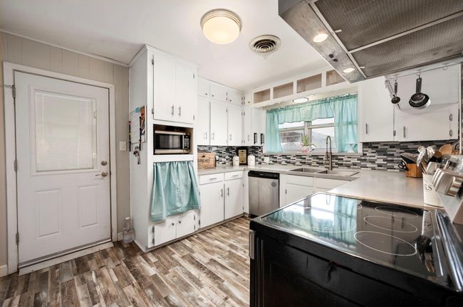 9919 Bohacek Rd, Home with 3 bedrooms, 2 bathrooms and 4 parking in Beasley TX | Image 23