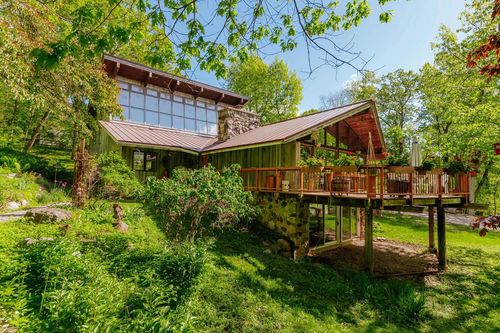 W296N2978 Franciscan Road, Delafield, WI, 53072 | Card Image