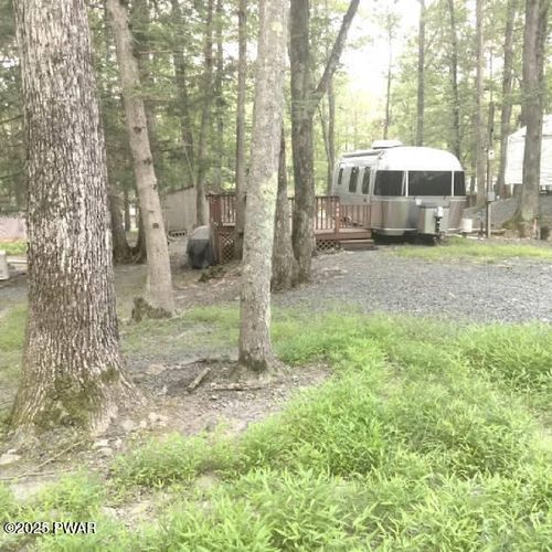 135 Dingman Dr, Milford, PA, 18337-4102 | Card Image