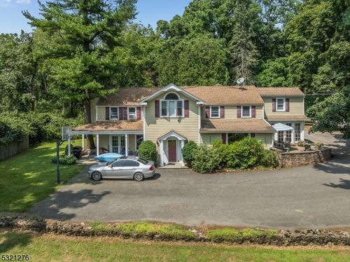 2 Dove Hollow Ln, Hampton, NJ, 08827-2548 | Card Image
