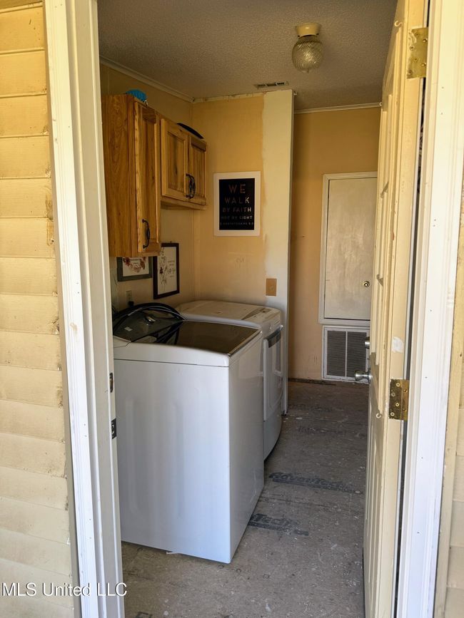 Laundry Room | Image 30
