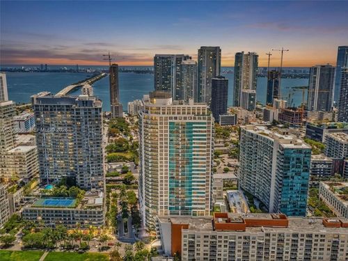 m0306-3301 Ne 1st Ave, Miami, FL, 33137-4106 | Card Image