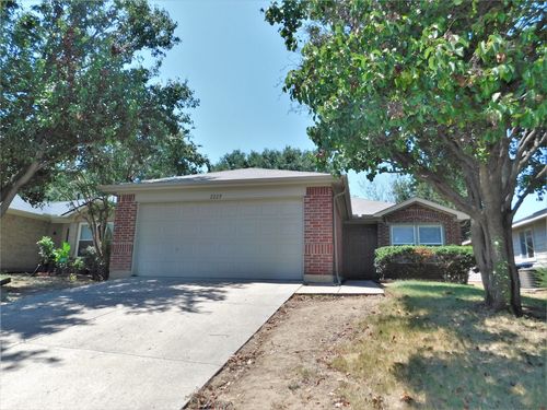 2229 Northway, Denton, TX, 76207-1033 | Card Image