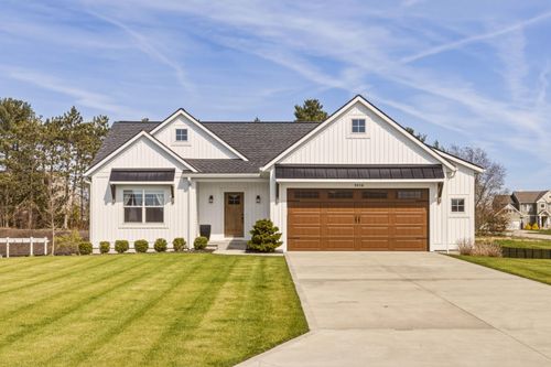 9318 Shoreway Dr, West Olive, MI, 49460-8867 | Card Image