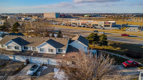 unit-6-555 Se Laurel St, Waukee, IA, 50263-8167 | Card Image