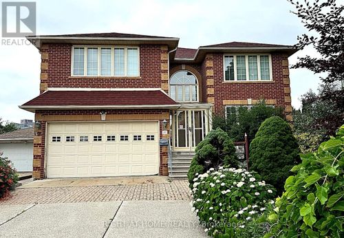 32 Creston Rd, North York, ON, M6A1J1 | Card Image