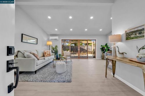 803 Hacienda Way, San Rafael, CA, 94903-2911 | Card Image