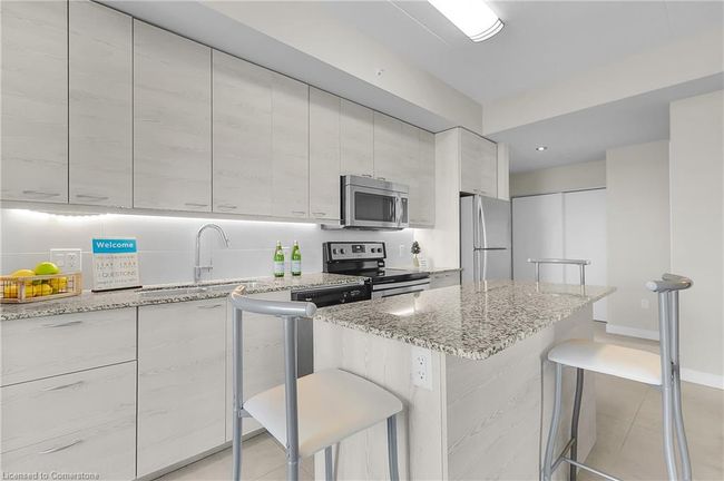 404 - 280 Lester St, House attached with 2 bedrooms, 1 bathrooms and 1 parking in Waterloo ON | Image 4
